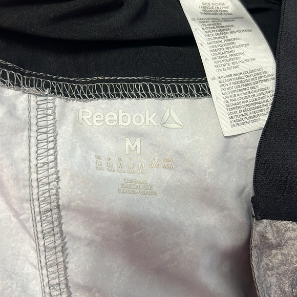 Reebok lightweight running shorts size medium - Picture 3 of 5